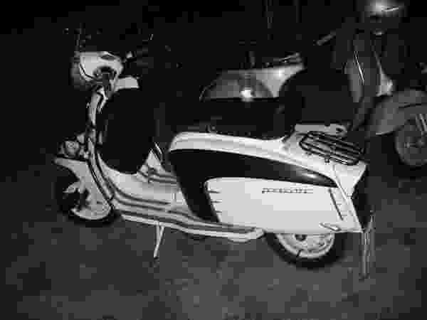 Voir l'image Vespa_muguet_Riquets_013.jpg en taille relle