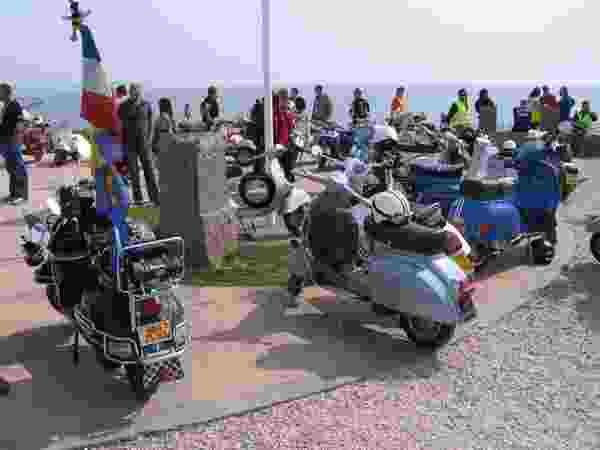 Voir l'image Vespa_muguet_Riquets_001.jpg en taille relle