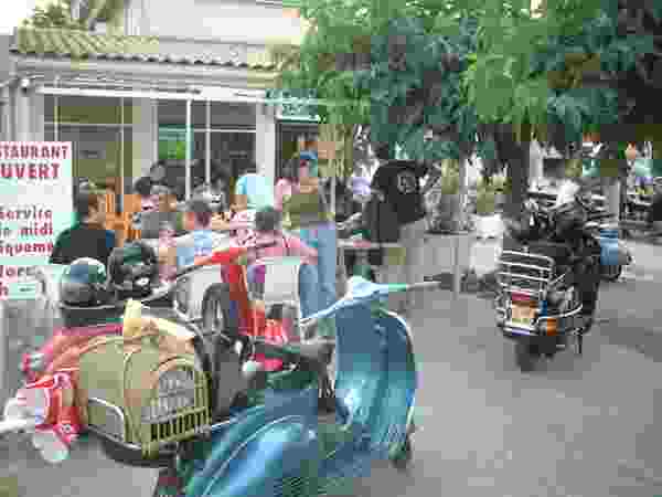 Voir l'image vespa_muguet_nico014.jpg en taille relle